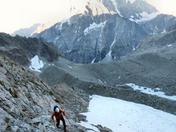 Aretes Cineastes 011.jpg - La moraine du glacier de la Pyramide en-dessous